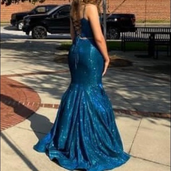 Size 4, worn once, bought from foxy lady. - Picture 2 of 3